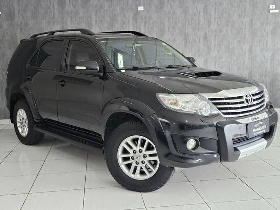 TOYOTA HILUX 3.0 SRV 4X4 CD 16V TURBO INTERCOOLER DIESEL 4P AUTOMÁTICO TOYOTA HILUX 3.0 SRV 4X4 CD 16V TURBO INTERCOOLER DIESEL 4P AUTOMÁTICO